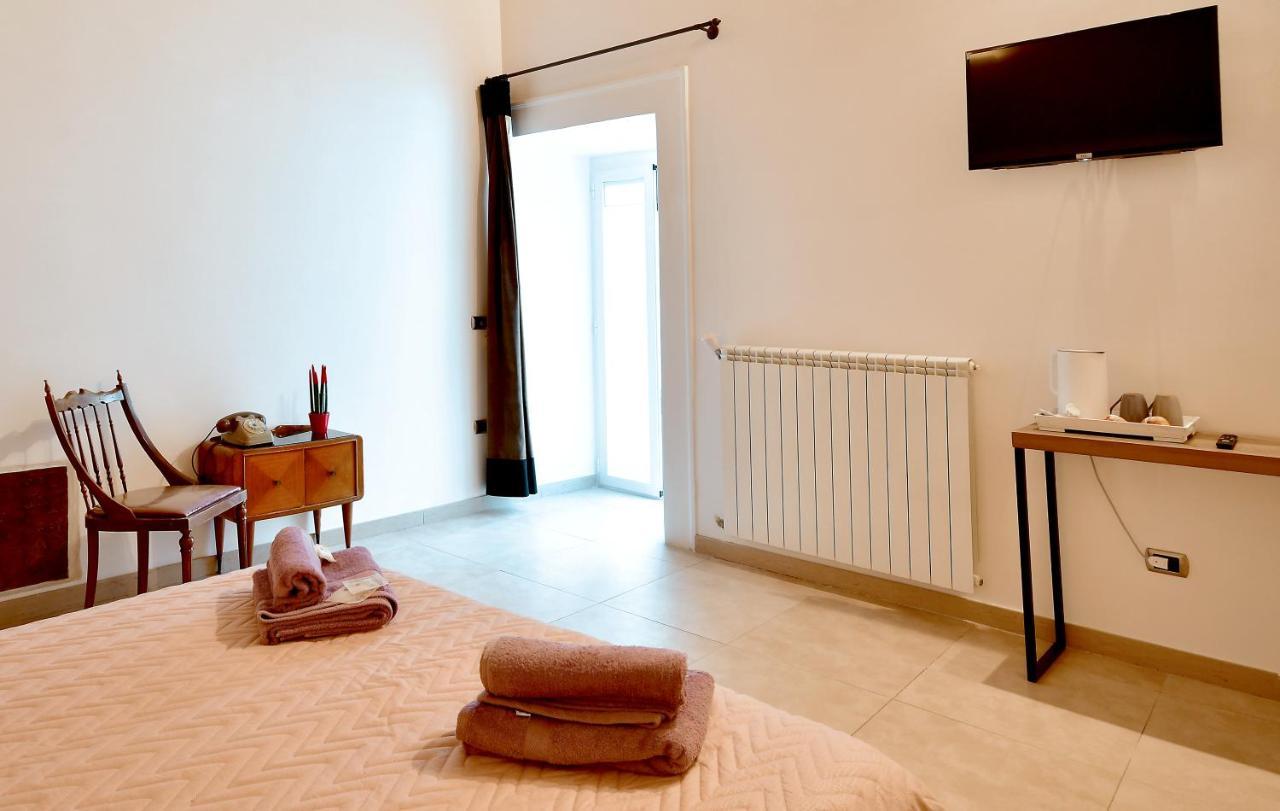 Di Affreschi E Volte Bed & Breakfast Napoli Dış mekan fotoğraf