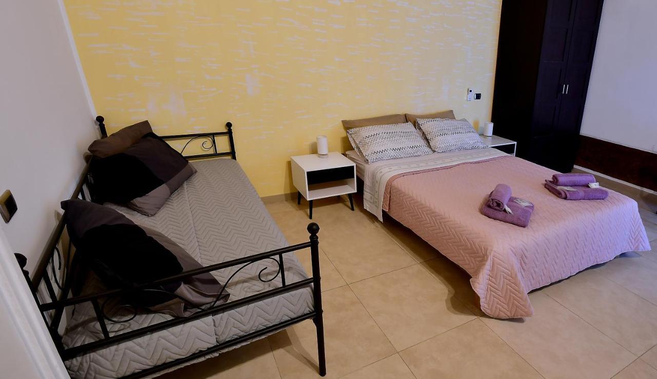 Di Affreschi E Volte Bed & Breakfast Napoli Dış mekan fotoğraf